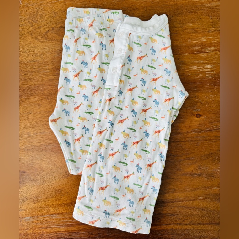 Lila+Hayes PJ set. GUC. Size stamp washed away, fits like a 4. 100% Pima Cotton.